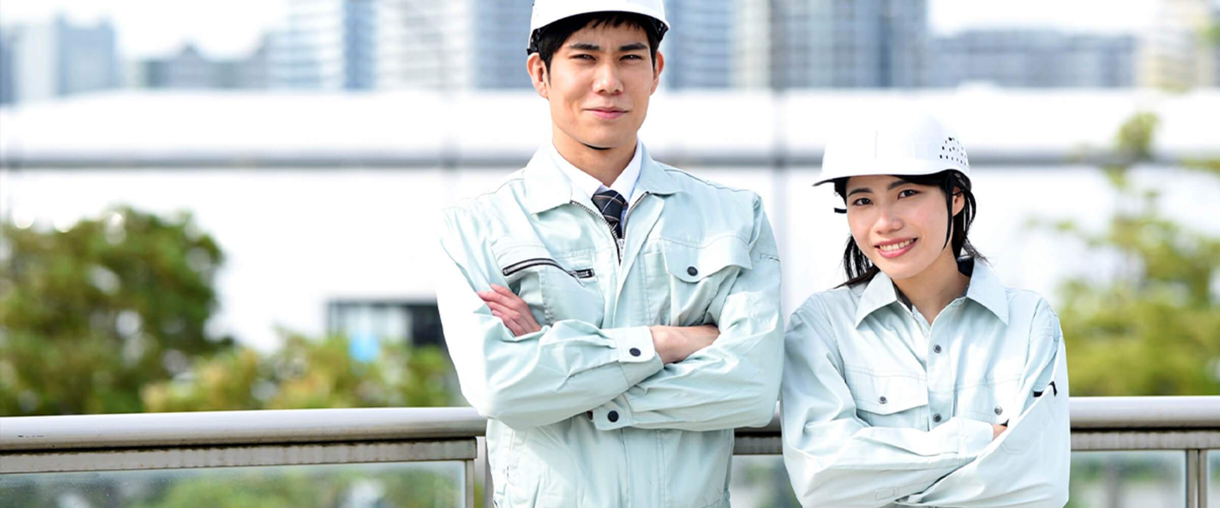 現場で働く男女